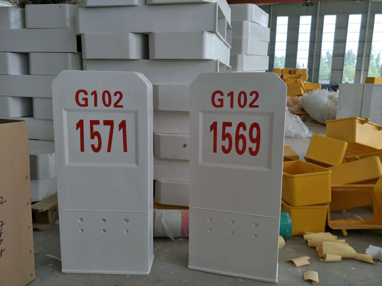 潤天教您認識百米樁和里程碑的區別